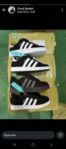 Baskets noires et blanches tendance