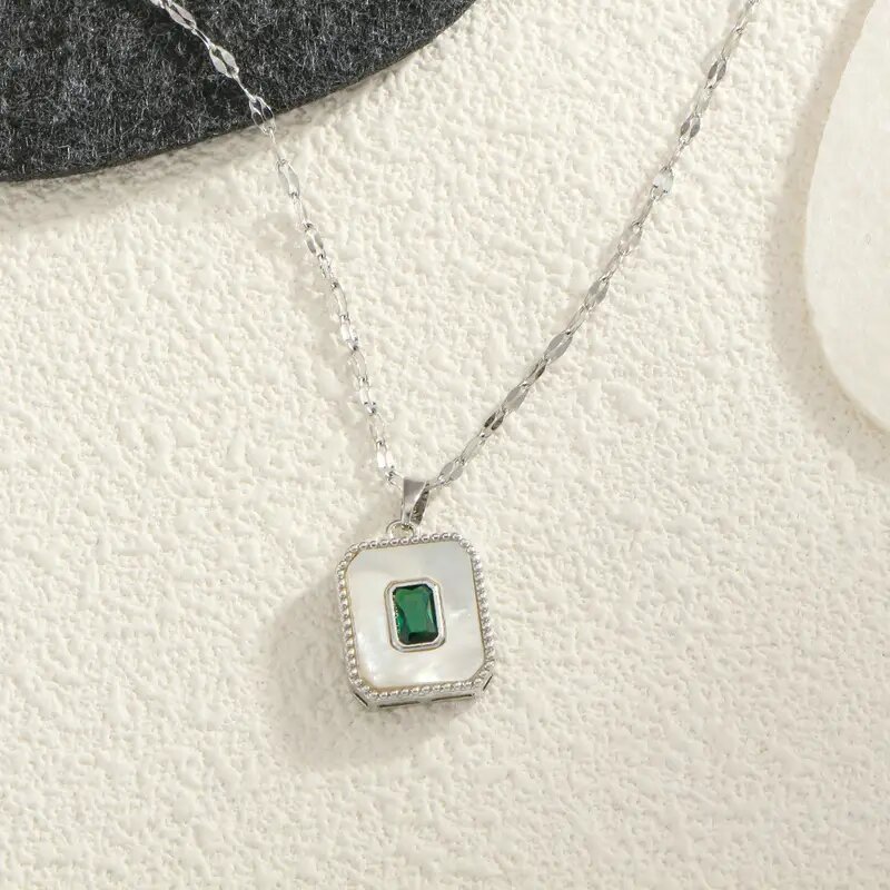 EMERALD GREEN PENDANT