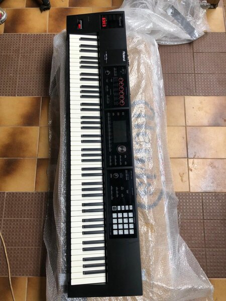 Roland Fa08