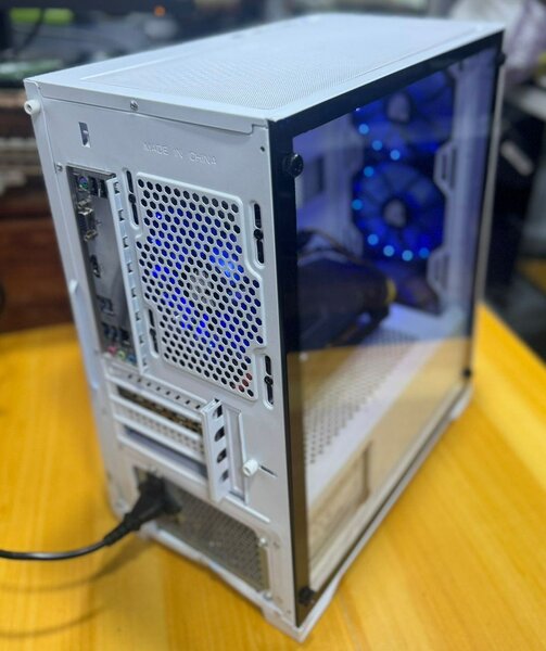 PC Gaming avec LED Bleu