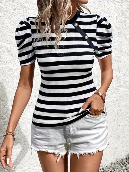 T-shirt rayé à manches bouffantes