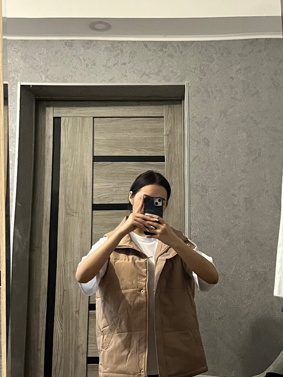 Безрукавки на весну так же лонгсливы