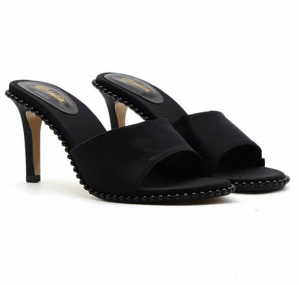 Mules. Sandales à talons