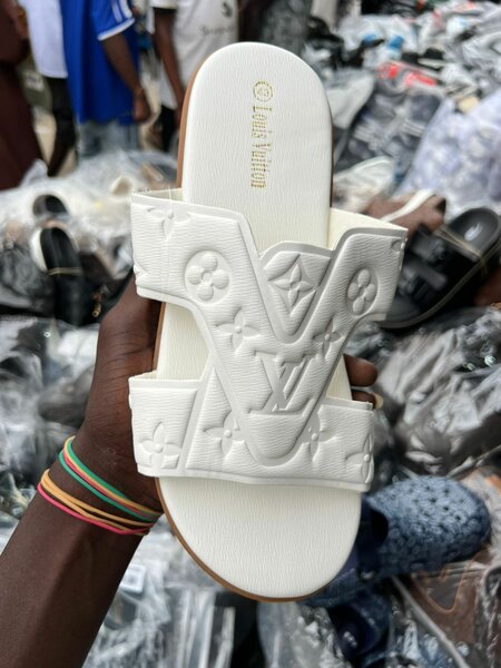 Sandales en cuir blanc élégantes