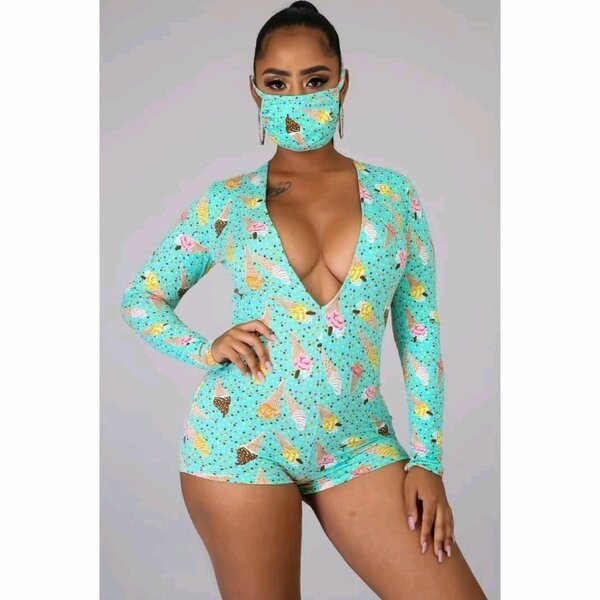 Robe élégante à décolleté