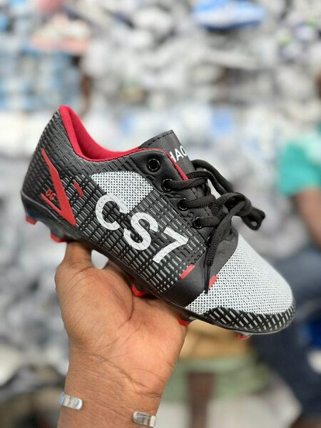 Chaussures de Football Adulte