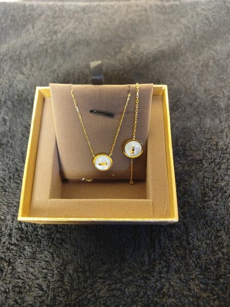 Collier minimaliste en acier