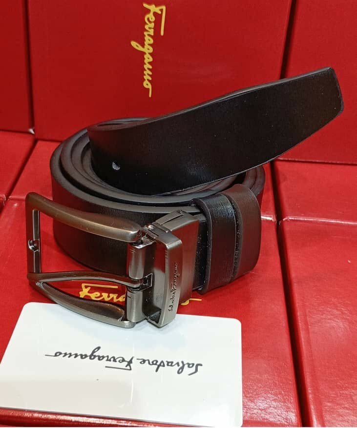 Les ceintures en cuire / importer avec carton