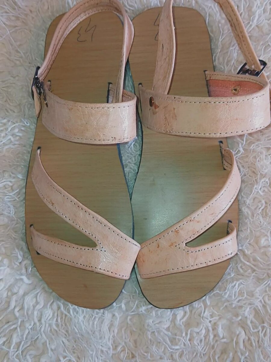 Sandales en cuir minimalistes