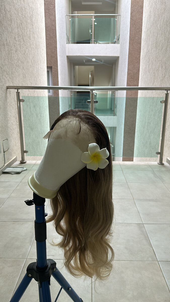 Perruque longue ondulée blond