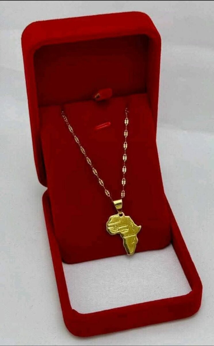 Collier avec pendentif en or