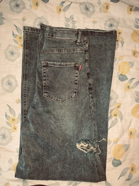 продаю новые джинсы трубы