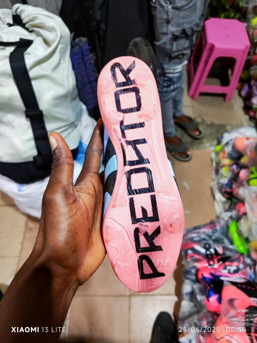 Chaussures de foot Predator rose