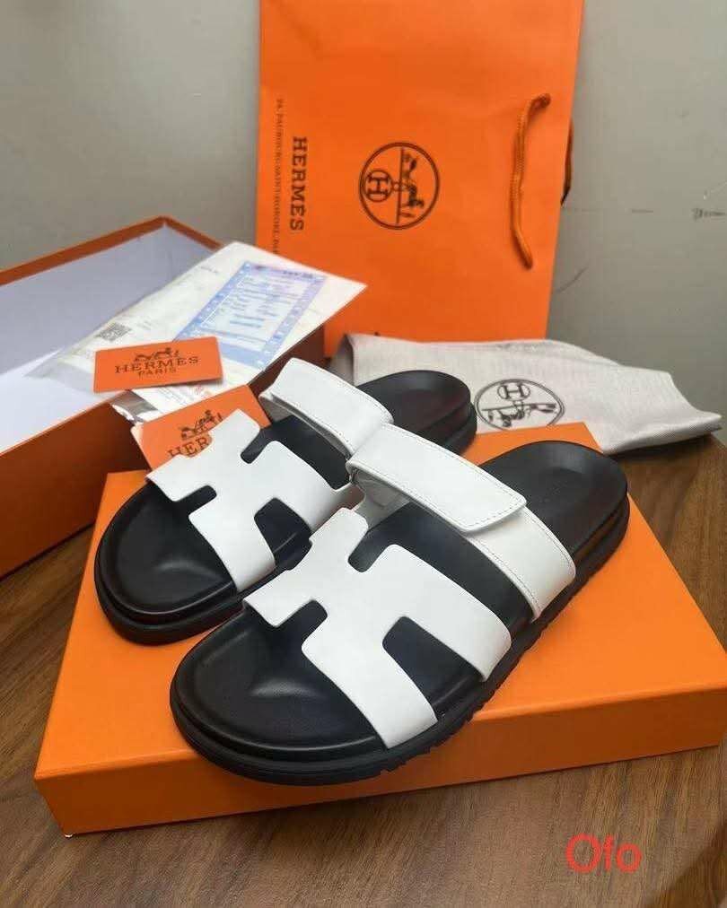 Sandales HERMES en cuir noir, blanc, gris