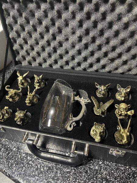 Стопки перевертыши с графином в кейсе