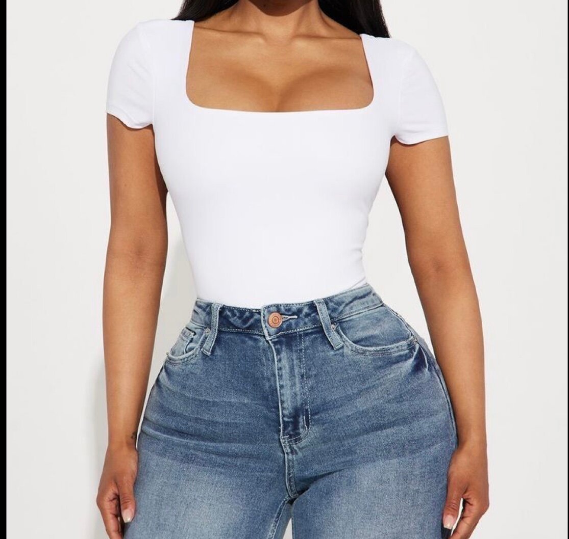 Body féminin élégant