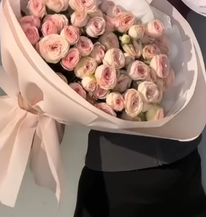 мега эстетичные букеты из тех самых спрей роз сорта «Giselle» 