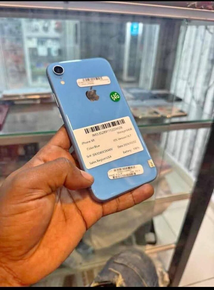 iPhone XR casi neuf colis