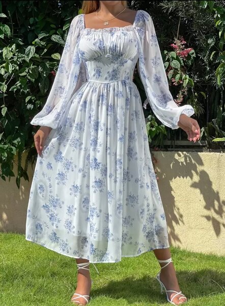 Robe fleurie blanche à manches longues