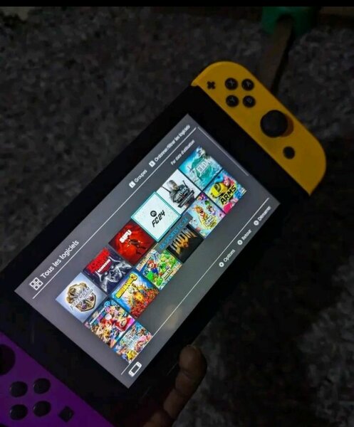 Nintendo Switch avec Coques Joy-Con