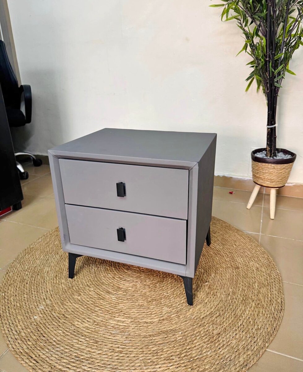 Table de nuit grise à 2 tiroirs