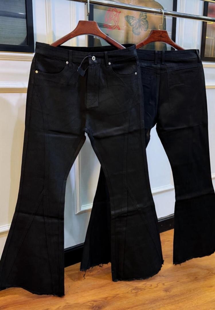 Jean évasé noir tendance