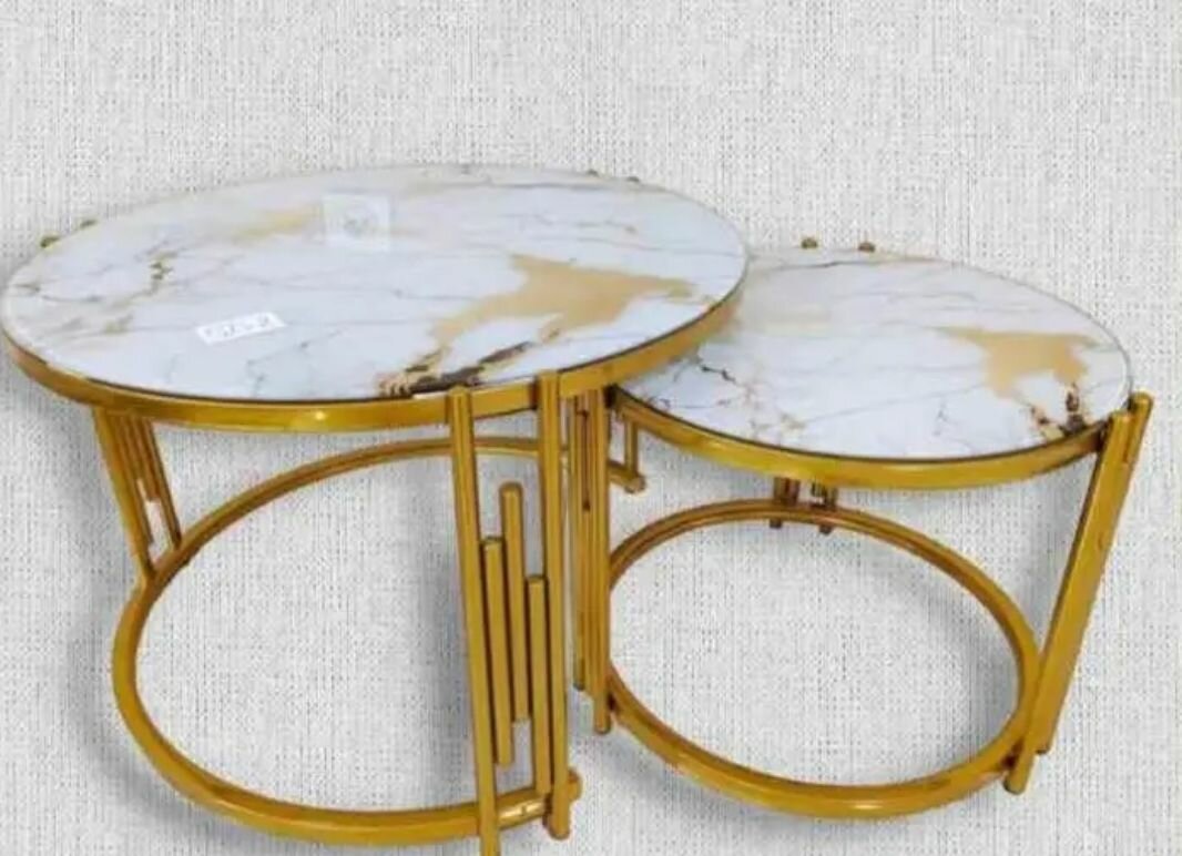 Tables gigognes en marbre et métal doré