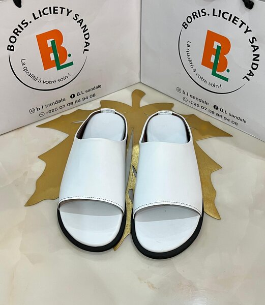 Sandales en cuir blanc élégantes