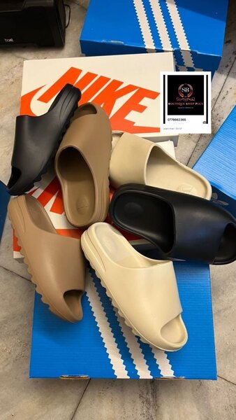 Sandales Adidas yeezy slide Authentique avec sa boîte