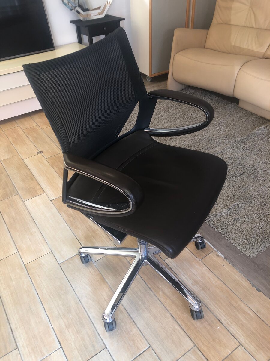Chaise de bureau ergonomique en noir