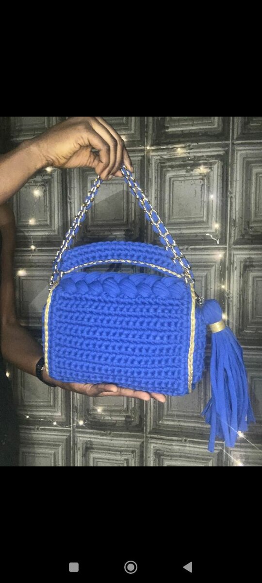 Sac à main en crochet bleu