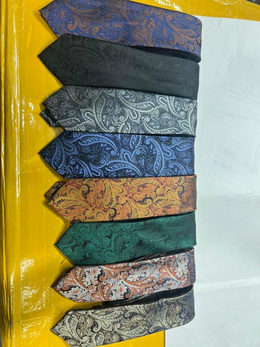 Men's necktie