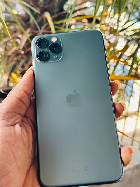 iPhone 11 Pro Max 64 gbs Battery health 80% with  face id