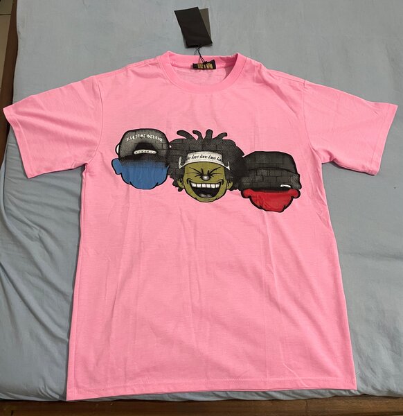 T-shirt rose graphique unisexe