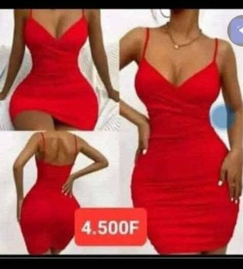 Robe rouge moulante courte