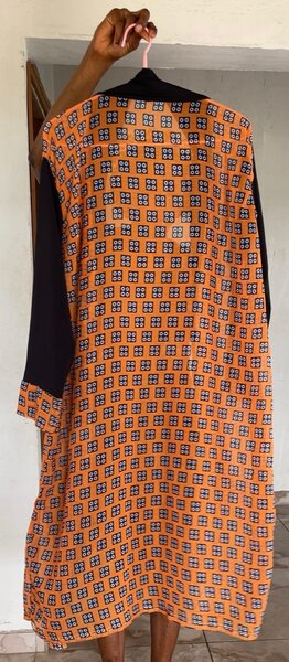 Vêtement imprimée orange noir