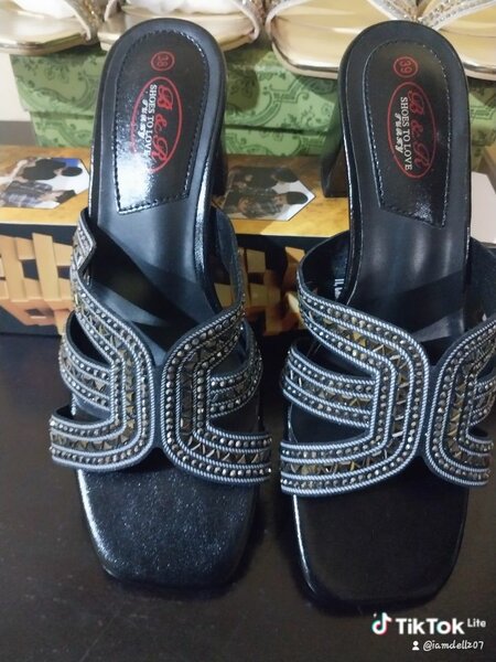 Ladies  block-heel quality slippers