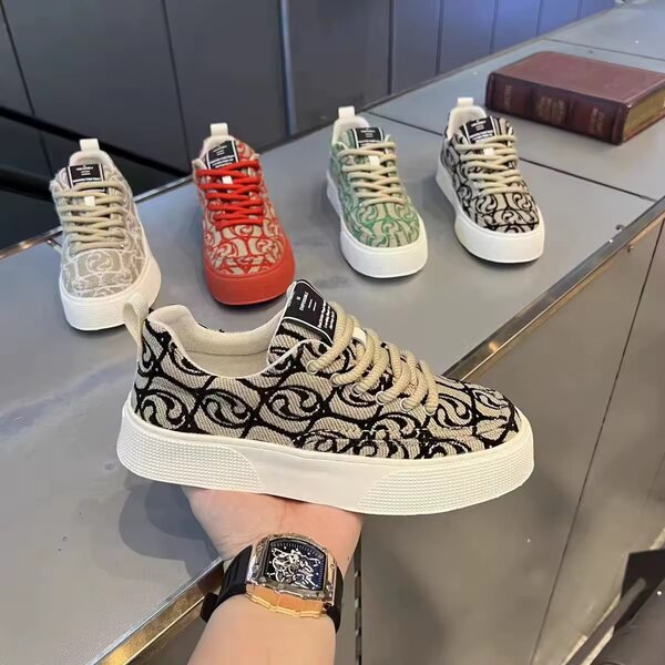 Chaussures en toile brodées pour femmes