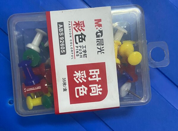 Punaises multicolores M&G