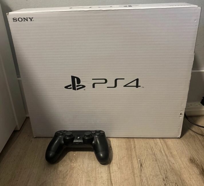 Console Sony PS4 avec manette