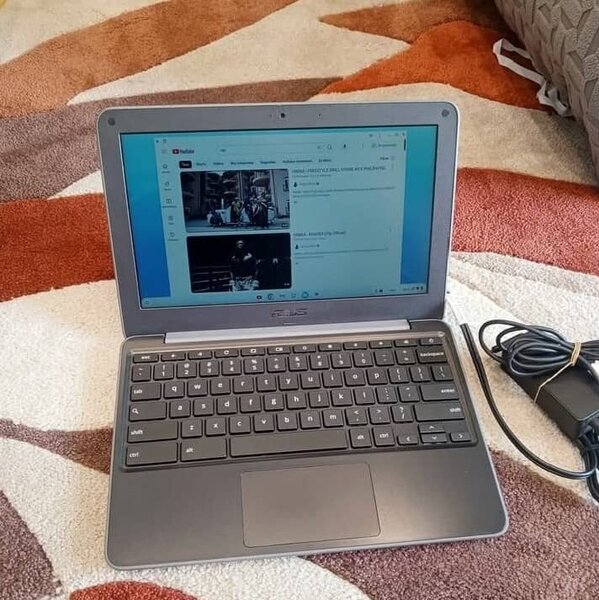 Ordinateur portable compact ASUS