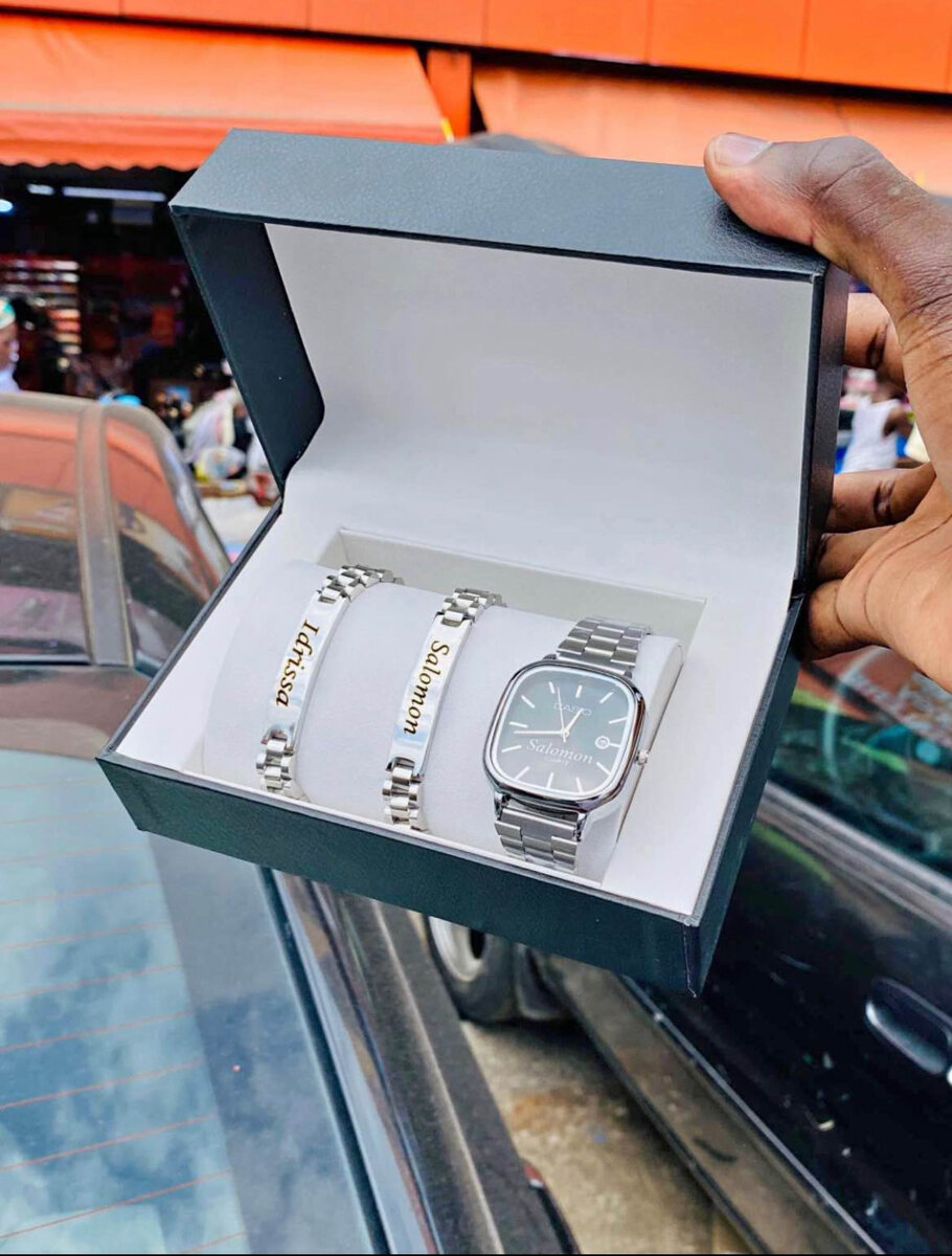 Montre avec bracelet et collier