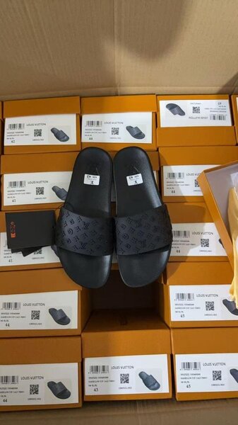 Claquettes Louis Vuitton élégantes