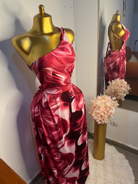 Longue robe dos décolleté