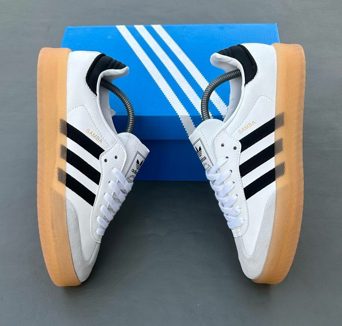 Paire de basket adidas