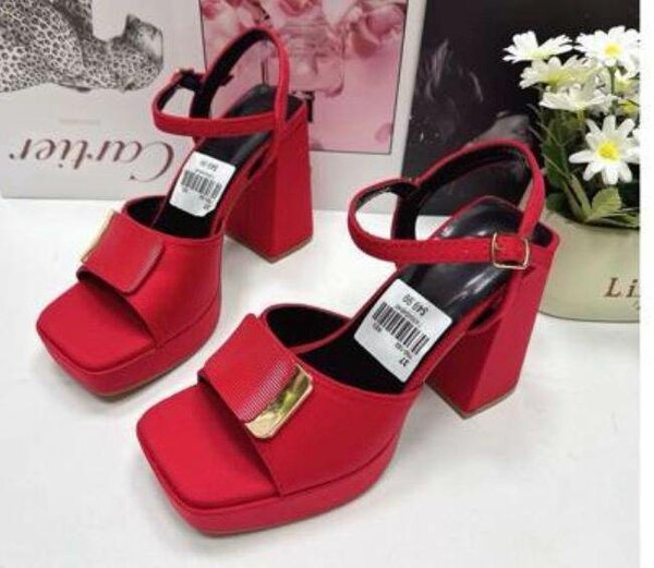 Sandales rouges à talons