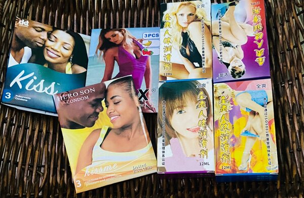 9 préservatifs + 4 lubrifiants