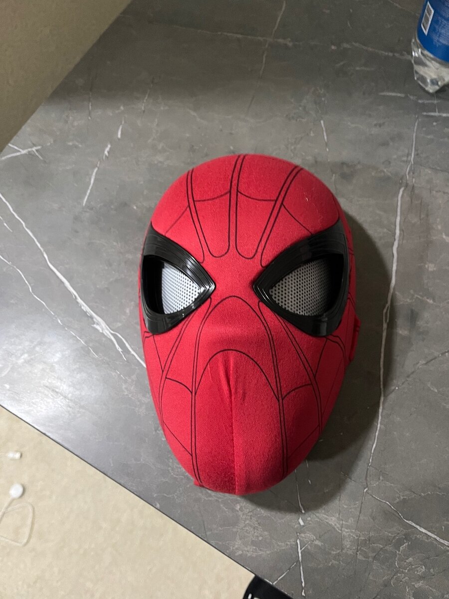 Продаю новую маску человека паука в хорошем качестве