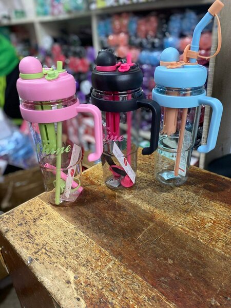 Bouteille à paille colorée