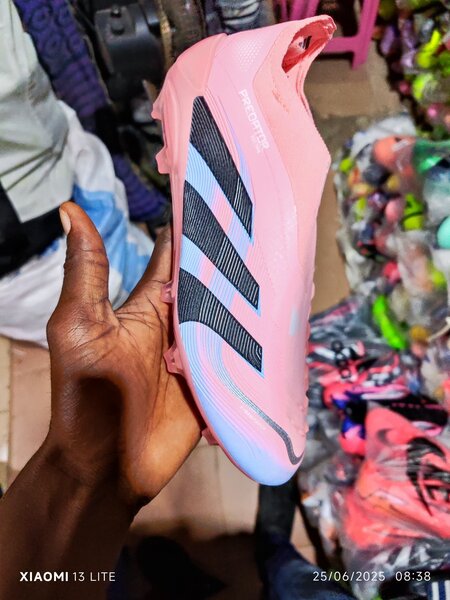 Chaussures de foot Predator rose